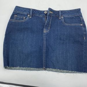 Distressed hem Denim front zipper mini skirt